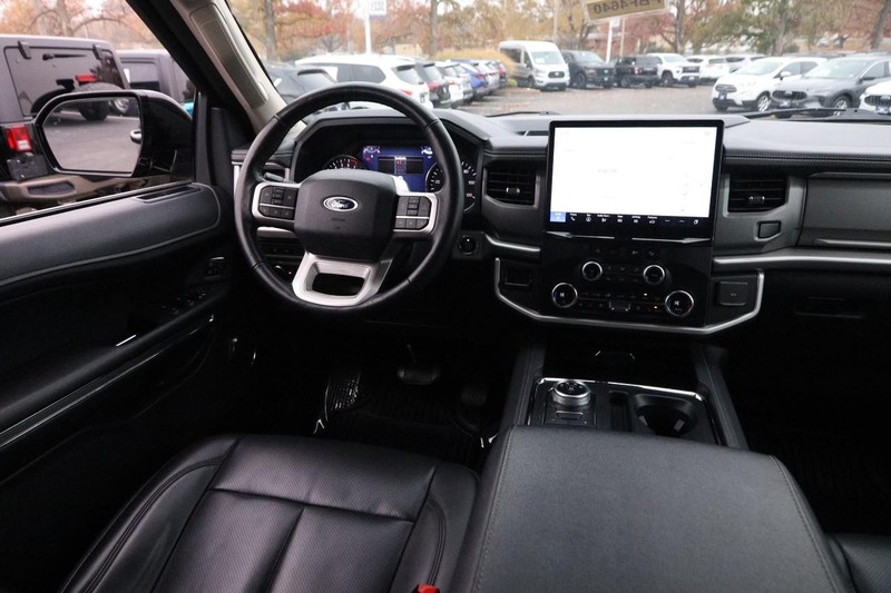 Ford Expedition Vehicle Image 26