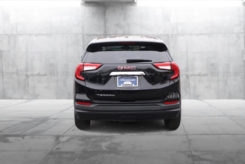 GMC Terrain Vehicle Full-screen Gallery Image 6