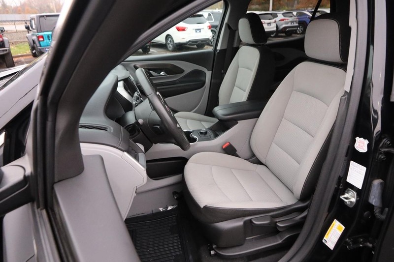 GMC Terrain Vehicle Full-screen Gallery Image 8