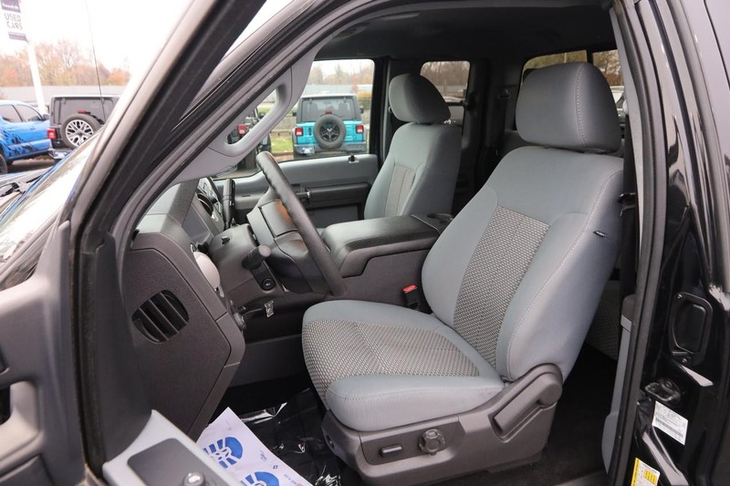 Ford Super Duty F-350 SRW Vehicle Image 08