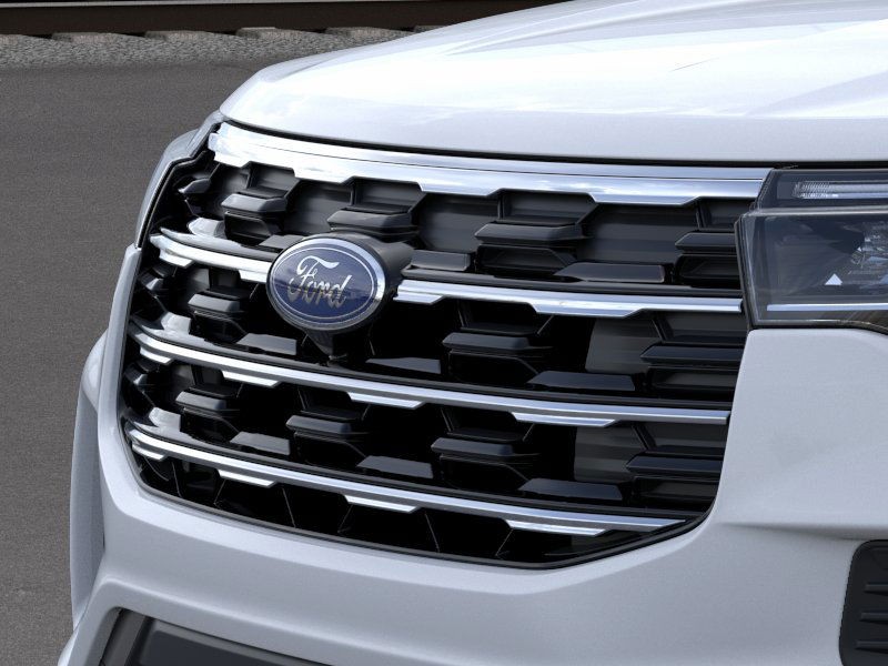 Ford Explorer Vehicle Full-screen Gallery Image 17