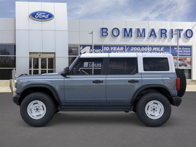 Ford Bronco Vehicle Full-screen Gallery Image 3