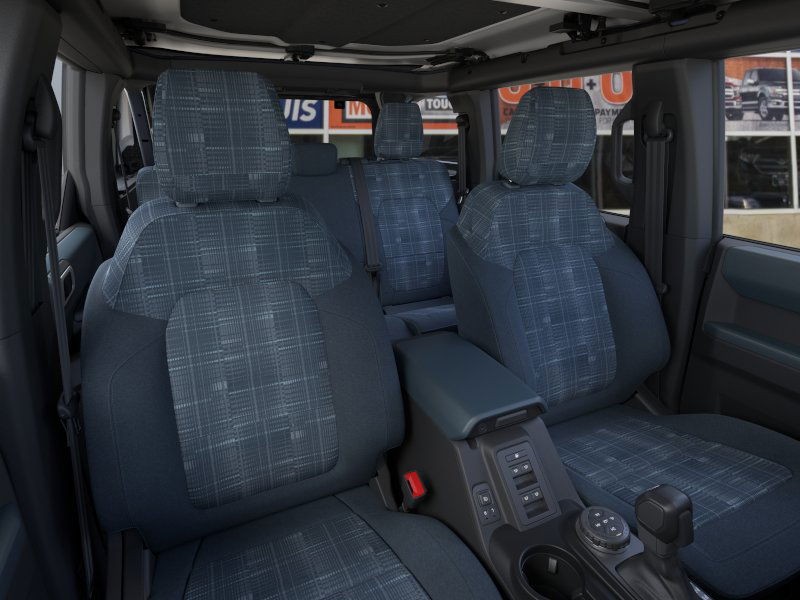 Ford Bronco Vehicle Full-screen Gallery Image 10