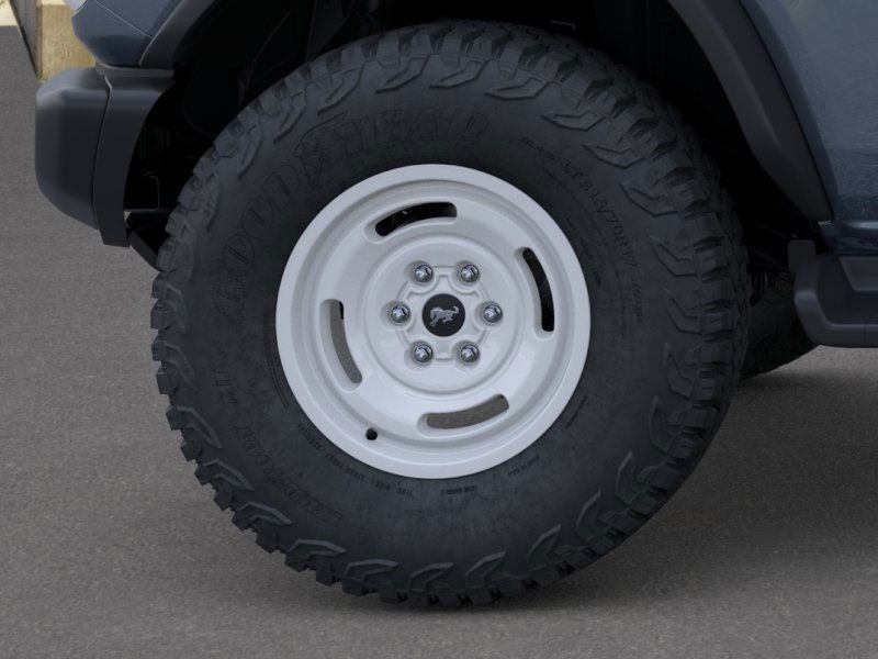 Ford Bronco Vehicle Full-screen Gallery Image 21