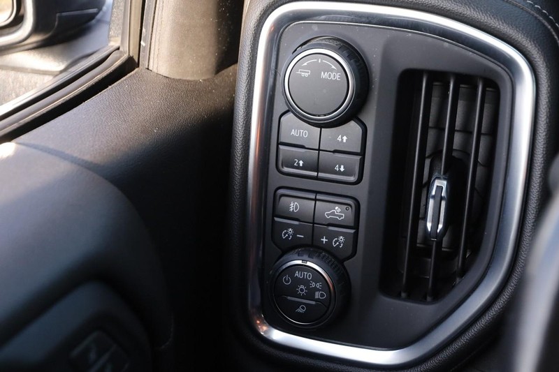 Chevrolet Silverado 1500 LTD Vehicle Full-screen Gallery Image 15