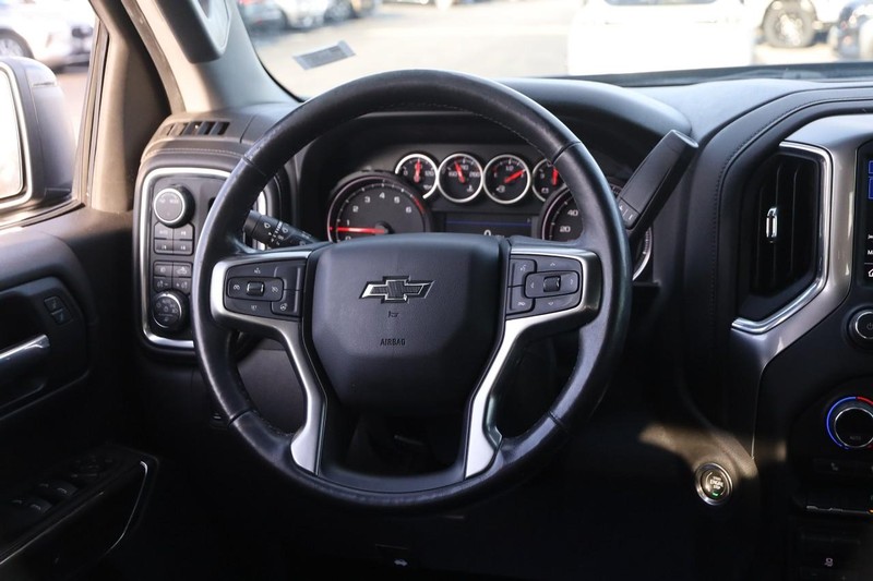 Chevrolet Silverado 1500 LTD Vehicle Full-screen Gallery Image 18