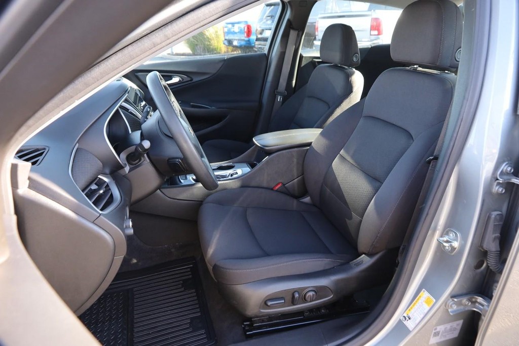 Chevrolet Malibu Vehicle Image 09