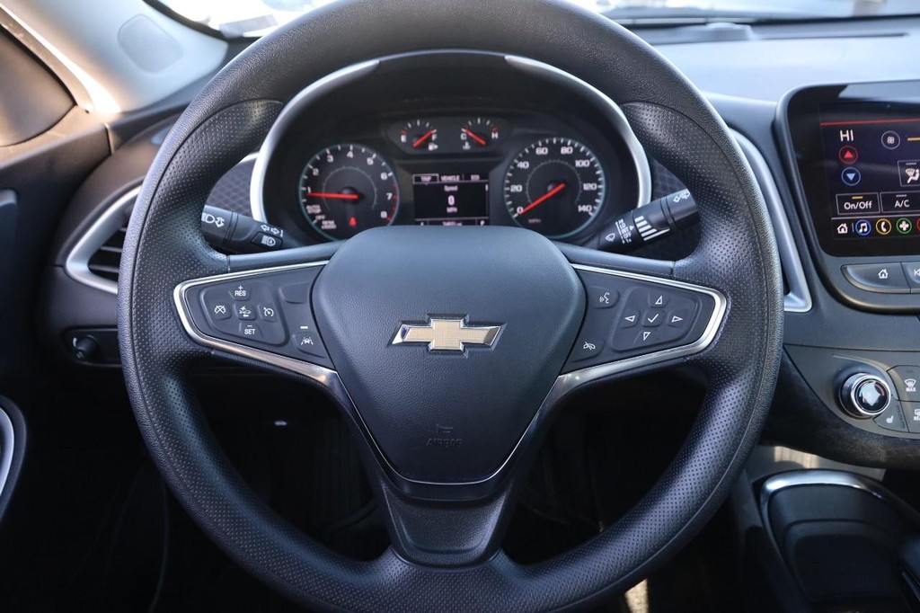 Chevrolet Malibu Vehicle Image 11