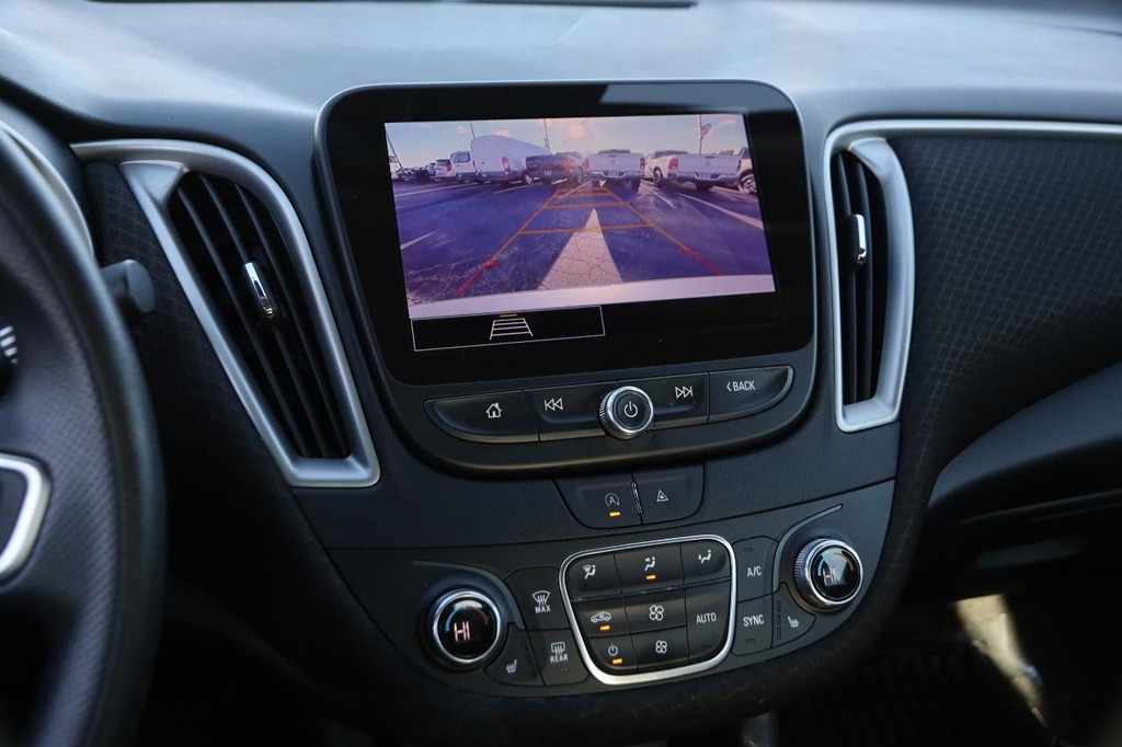 Chevrolet Malibu Vehicle Image 16