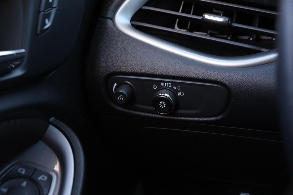 Chevrolet Malibu Vehicle Image 18