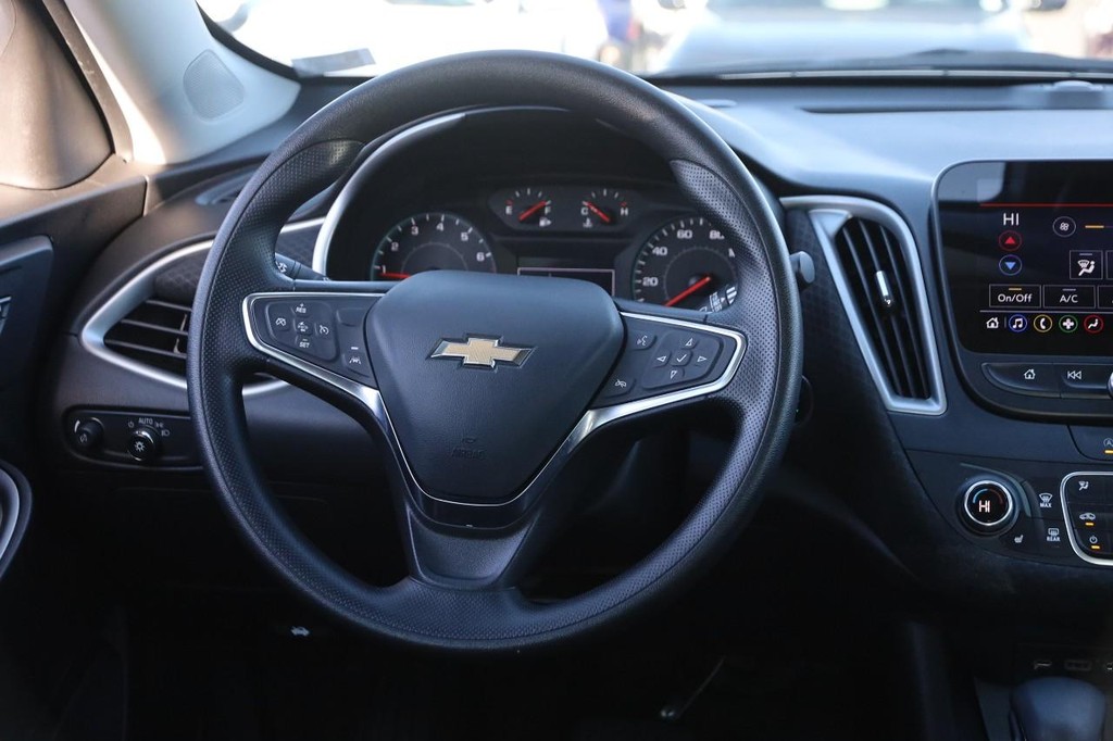 Chevrolet Malibu Vehicle Image 21