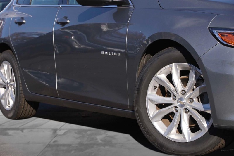 Chevrolet Malibu Vehicle Full-screen Gallery Image 03