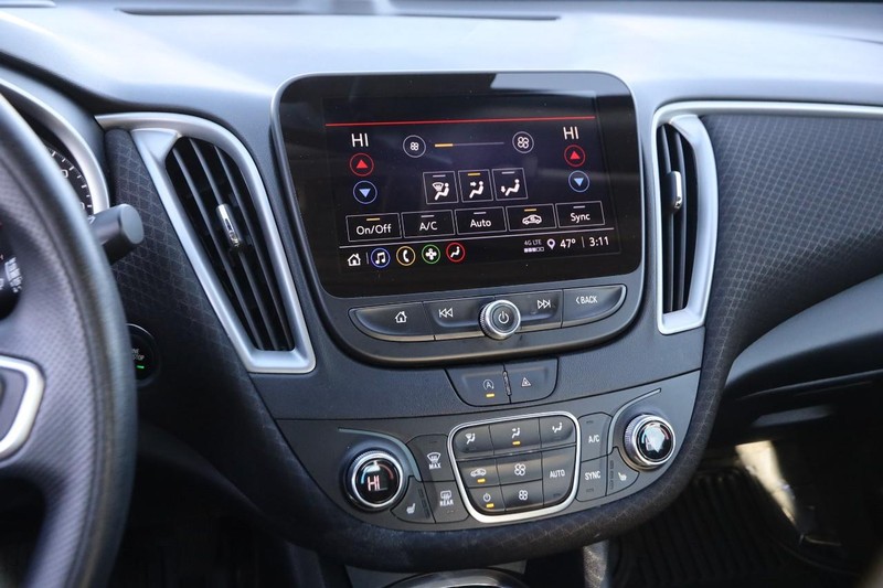 Chevrolet Malibu Vehicle Full-screen Gallery Image 15