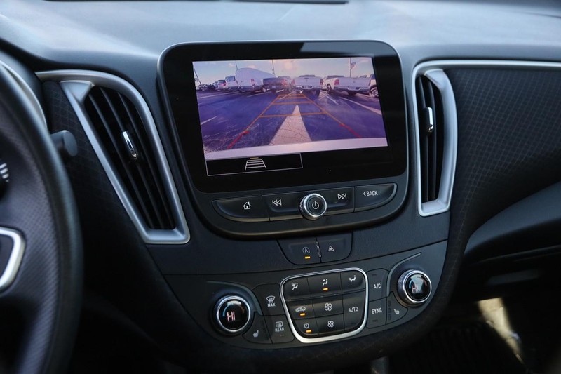 Chevrolet Malibu Vehicle Full-screen Gallery Image 16