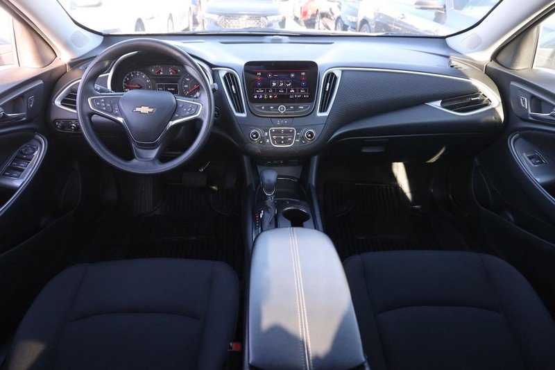 Chevrolet Malibu Vehicle Full-screen Gallery Image 19
