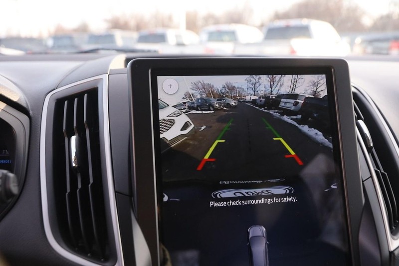 Ford Edge Vehicle Image 16