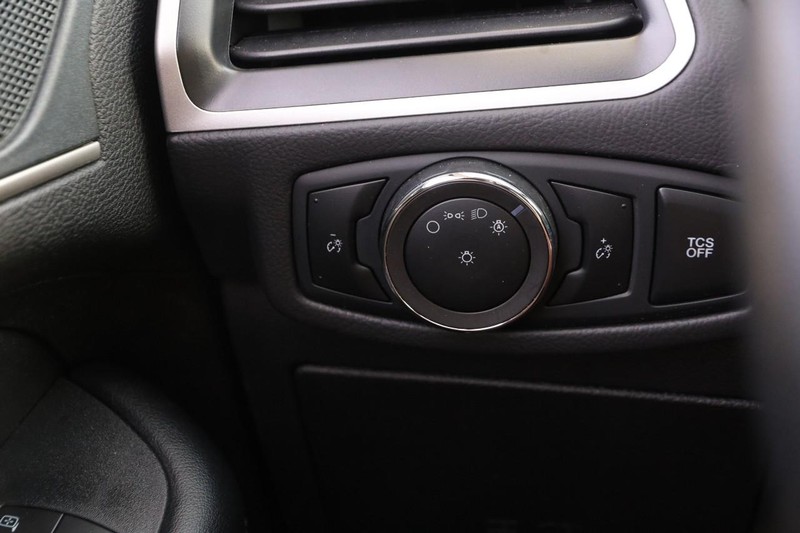 Ford Edge Vehicle Image 18