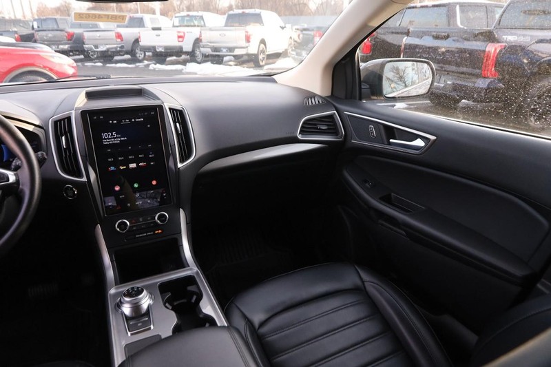 Ford Edge Vehicle Image 23