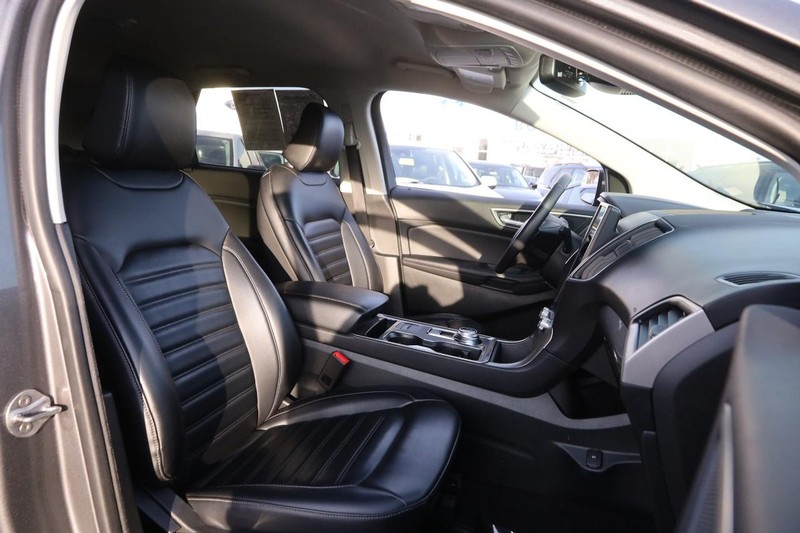 Ford Edge Vehicle Image 24