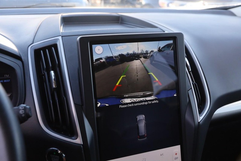 Ford Edge Vehicle Image 16