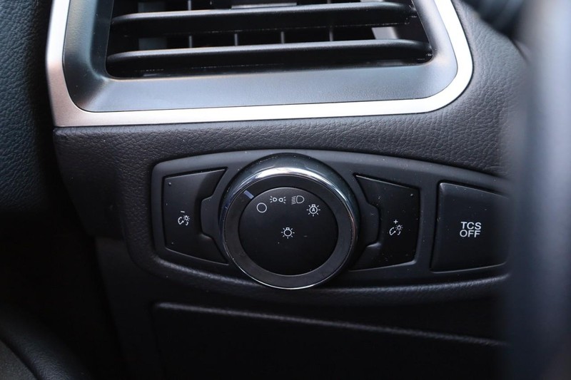 Ford Edge Vehicle Image 19