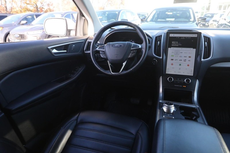 Ford Edge Vehicle Image 21