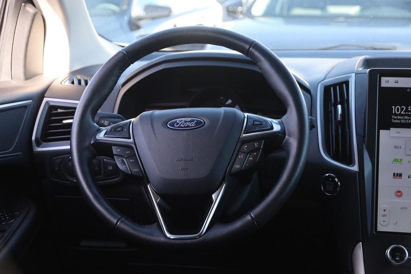 Ford Edge Vehicle Image 22