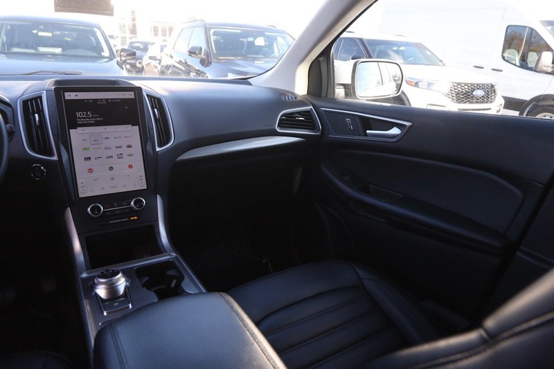 Ford Edge Vehicle Image 24