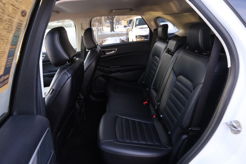 Ford Edge Vehicle Image 09