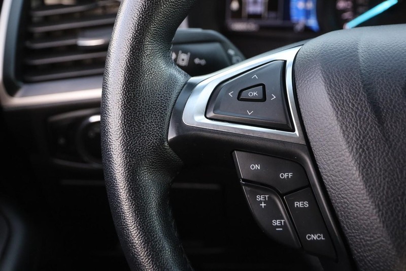 Ford Edge Vehicle Image 11