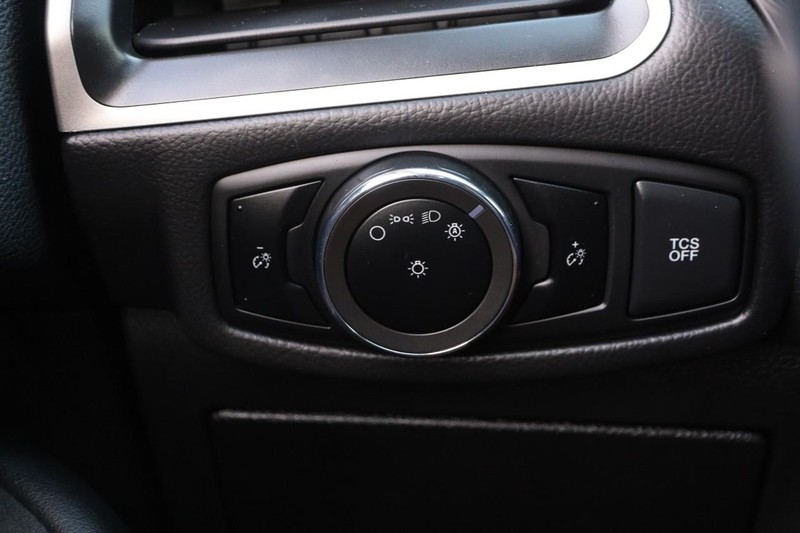 Ford Edge Vehicle Image 18