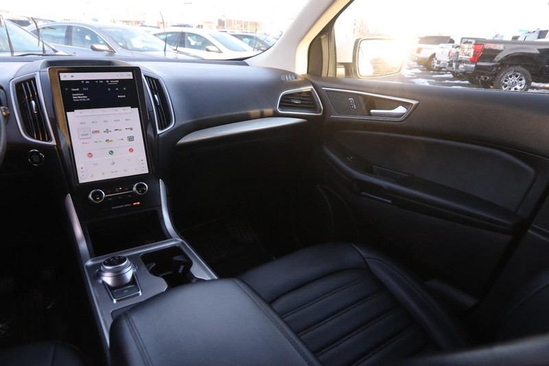 Ford Edge Vehicle Image 23