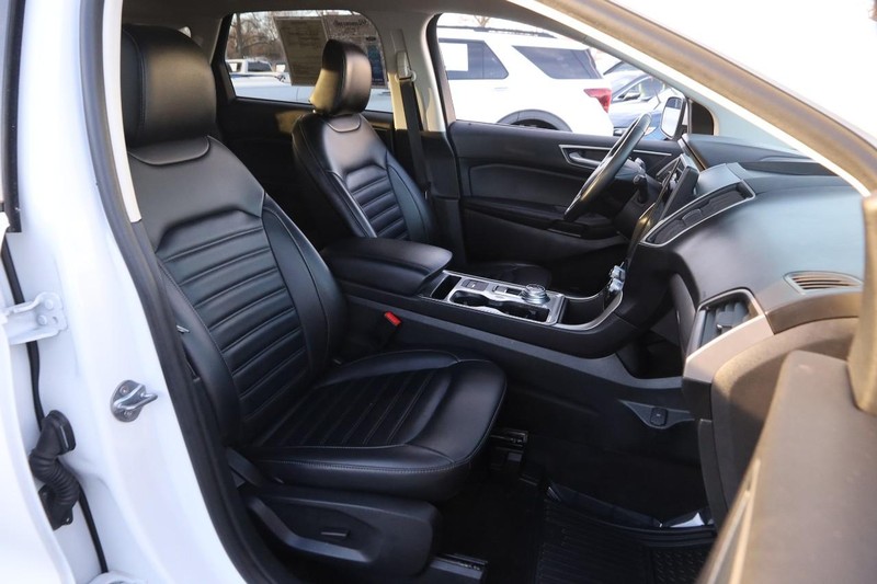 Ford Edge Vehicle Image 24