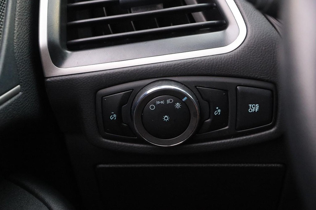 Ford Edge Vehicle Image 19