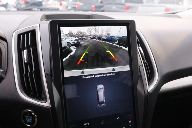 Ford Edge Vehicle Image 16