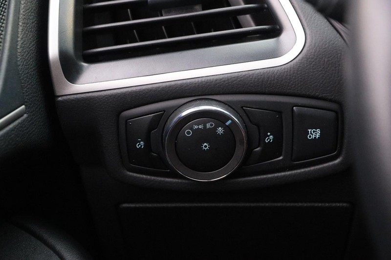 Ford Edge Vehicle Image 19