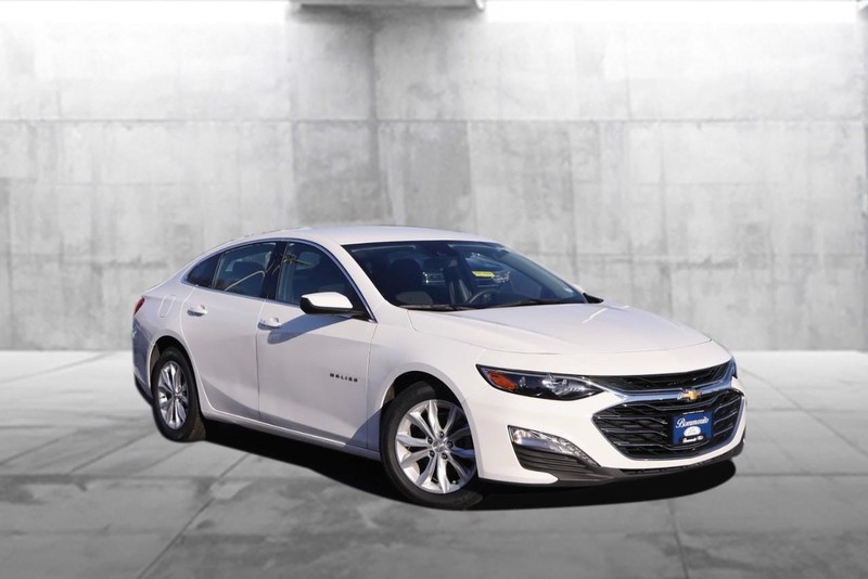 Chevrolet Malibu Vehicle Full-screen Gallery Image 2