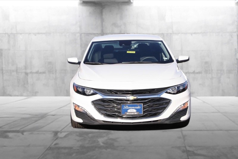 Chevrolet Malibu Vehicle Full-screen Gallery Image 4