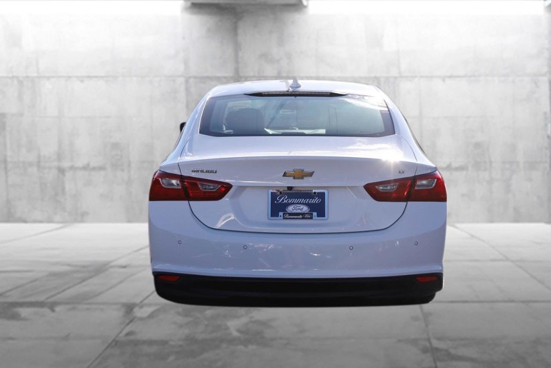 Chevrolet Malibu Vehicle Full-screen Gallery Image 6