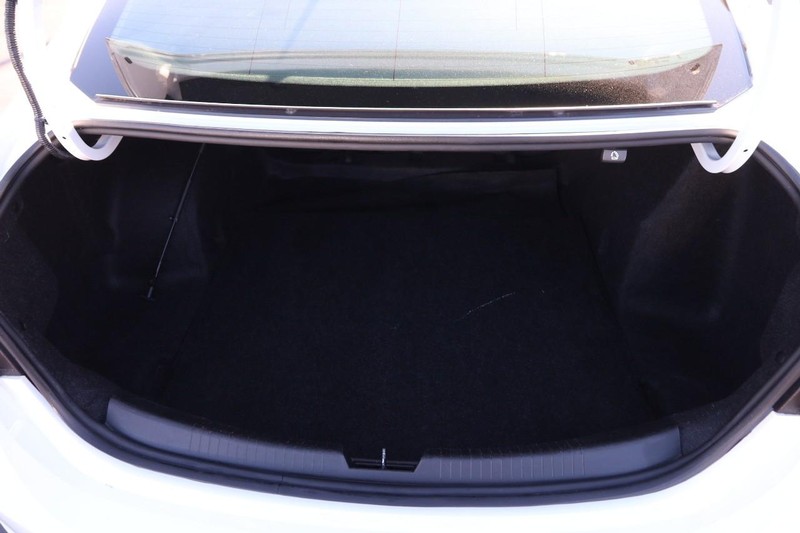 Chevrolet Malibu Vehicle Full-screen Gallery Image 7