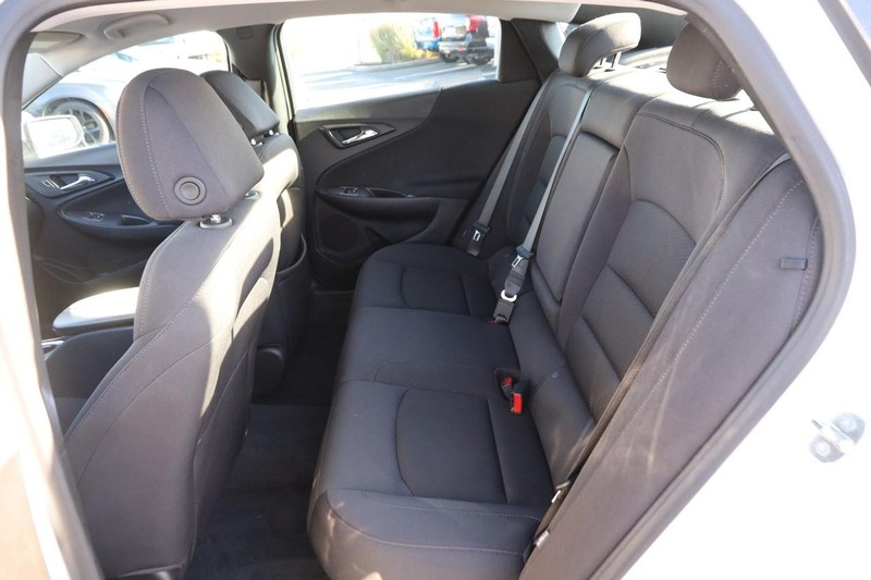 Chevrolet Malibu Vehicle Full-screen Gallery Image 9