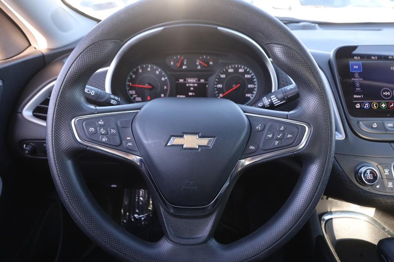 Chevrolet Malibu Vehicle Full-screen Gallery Image 10