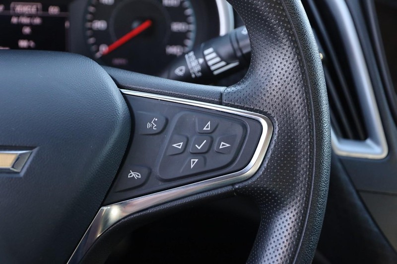 Chevrolet Malibu Vehicle Full-screen Gallery Image 12