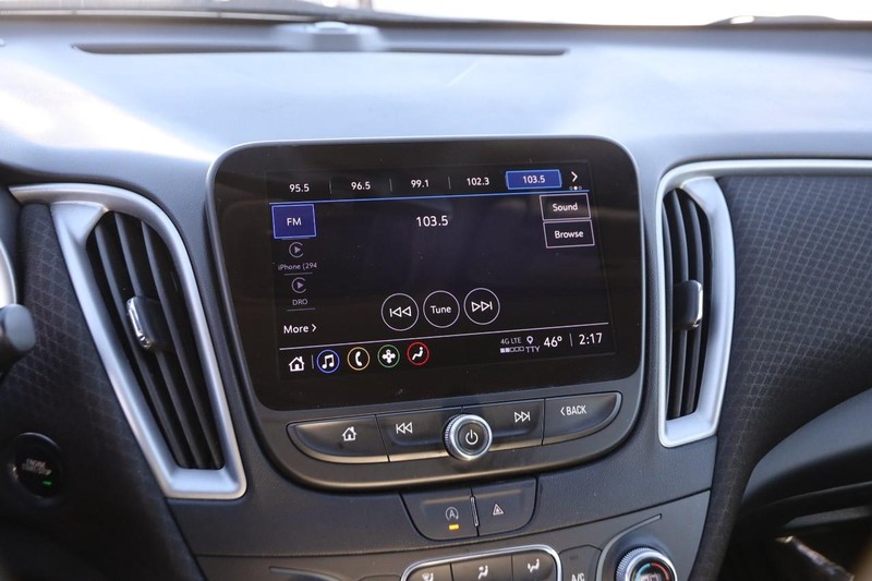 Chevrolet Malibu Vehicle Full-screen Gallery Image 14