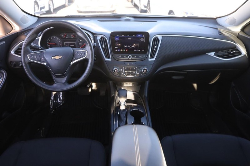 Chevrolet Malibu Vehicle Full-screen Gallery Image 19