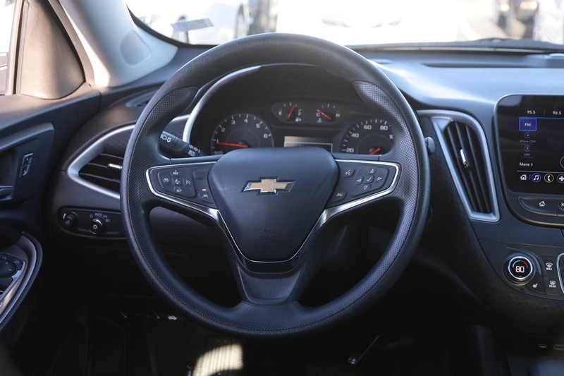 Chevrolet Malibu Vehicle Full-screen Gallery Image 21