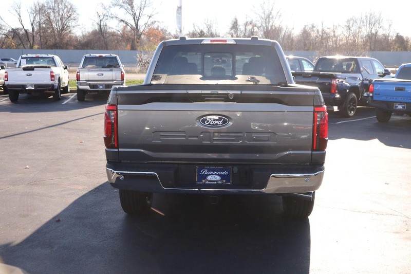 Ford F-150 Vehicle Full-screen Gallery Image 6