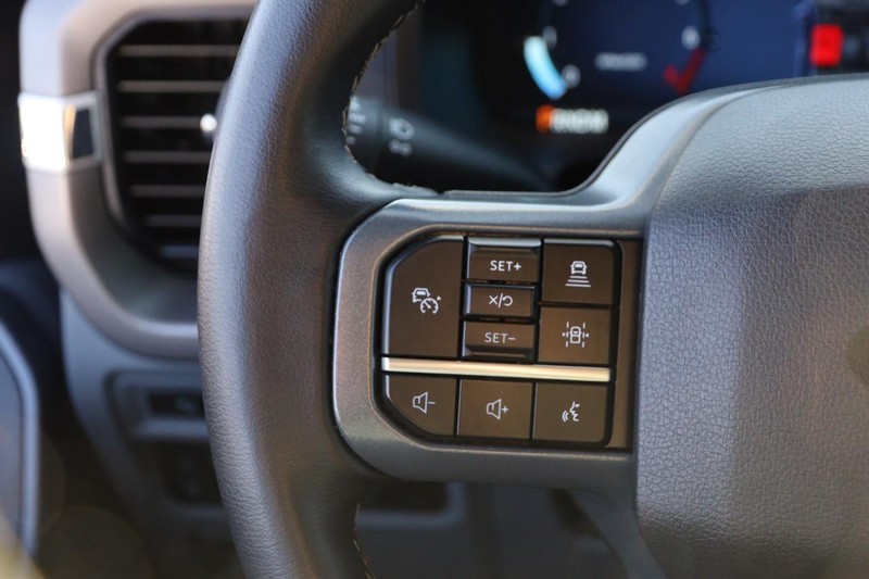 Ford F-150 Vehicle Full-screen Gallery Image 11