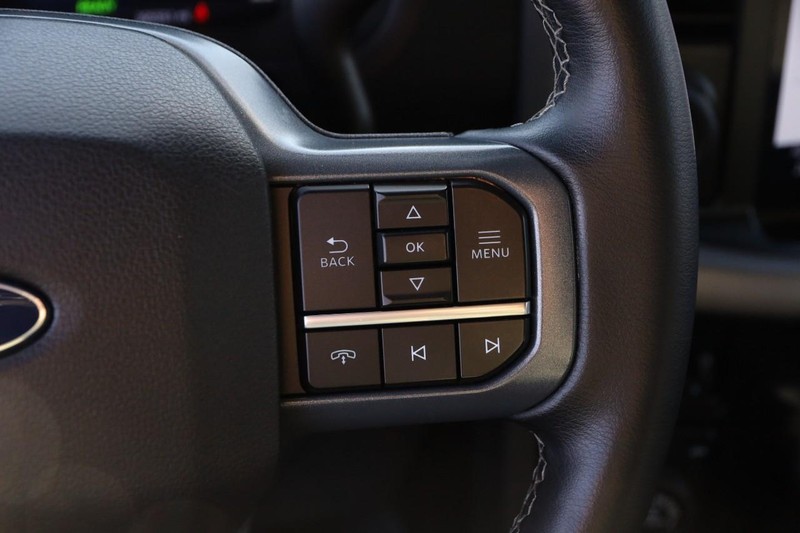 Ford F-150 Vehicle Full-screen Gallery Image 12