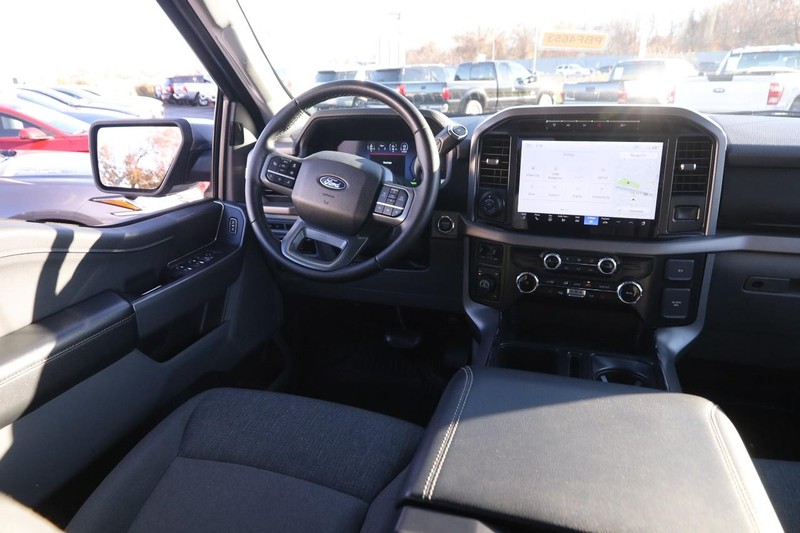 Ford F-150 Vehicle Full-screen Gallery Image 21